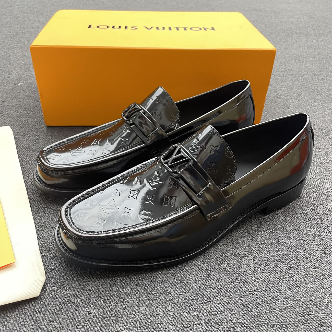 Louis Vuitton Spring Summer 2023 Major Loafers (2) - newkick.vip